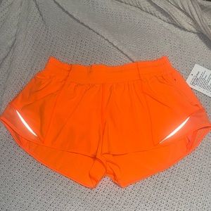 NWT Lululemon Hotty Hot LR Shorts 2.5”